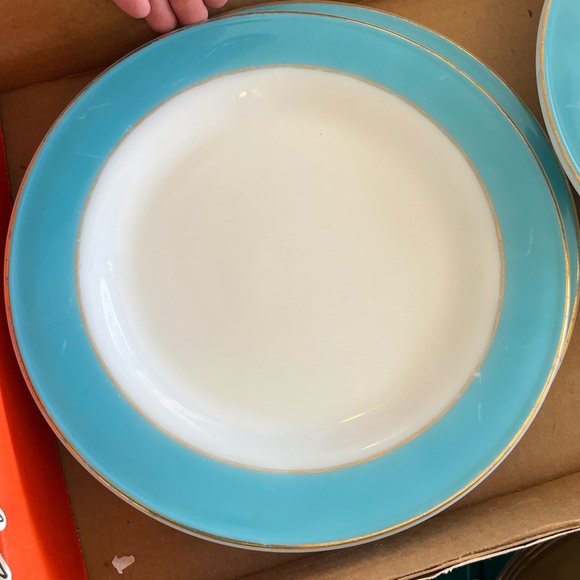 Antique MCM Pyrex dinner plates and luncheon plates w/ teal and gold bands - Picture 4 of 8